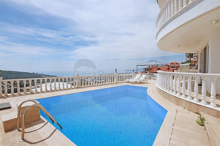 Вилла 4+1 с видом на море в районе Каргыджак