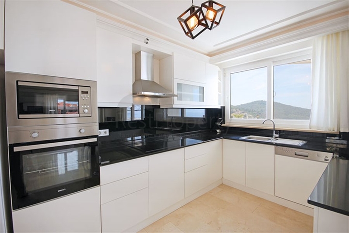 Вилла 4+1 с видом на море в районе Каргыджак