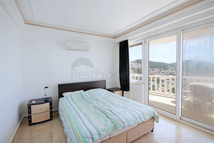 Вилла 4+1 с видом на море в районе Каргыджак