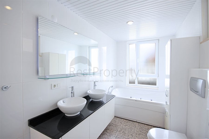 Вилла 4+1 с видом на море в районе Каргыджак