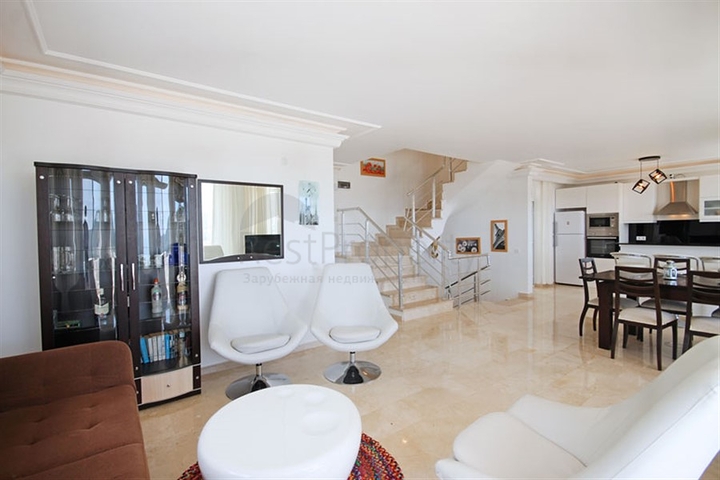 Вилла 4+1 с видом на море в районе Каргыджак