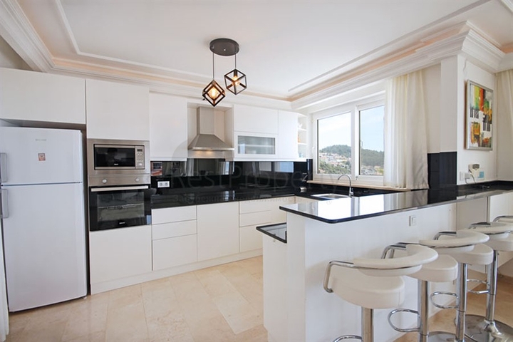 Вилла 4+1 с видом на море в районе Каргыджак