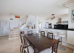 Вилла 4+1 с видом на море в районе Каргыджак