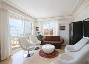 Вилла 4+1 с видом на море в районе Каргыджак