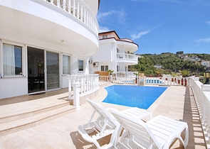 Вилла 4+1 с видом на море в районе Каргыджак