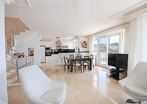 Вилла 4+1 с видом на море в районе Каргыджак