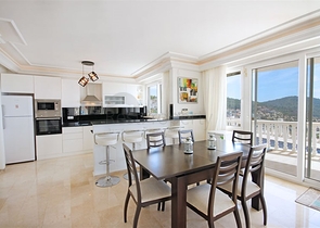 Вилла 4+1 с видом на море в районе Каргыджак