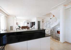 Вилла 4+1 с видом на море в районе Каргыджак