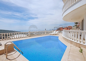 Вилла 4+1 с видом на море в районе Каргыджак