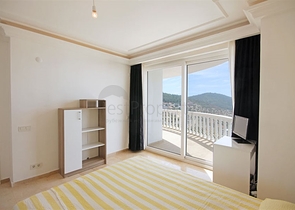 Вилла 4+1 с видом на море в районе Каргыджак