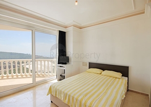 Вилла 4+1 с видом на море в районе Каргыджак