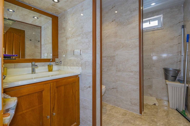 Трехкомнатная квартира в комплексе на первой береговой линии