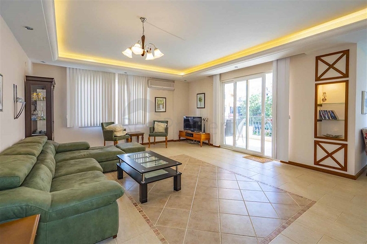 Трехкомнатная квартира в комплексе на первой береговой линии