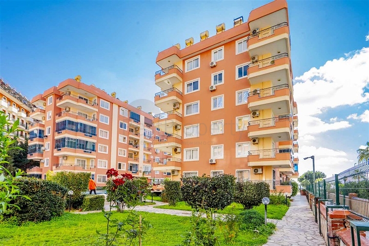 Трехкомнатная квартира в комплексе на первой береговой линии