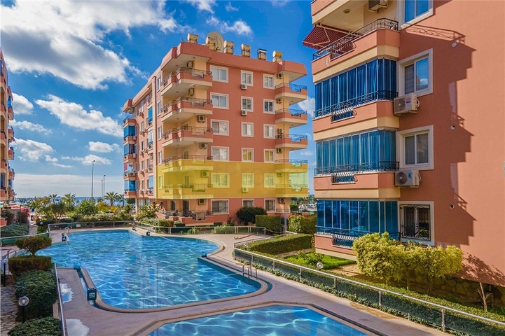 Трехкомнатная квартира в комплексе на первой береговой линии