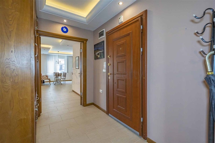 Трехкомнатная квартира в комплексе на первой береговой линии