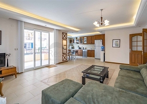 Трехкомнатная квартира в комплексе на первой береговой линии