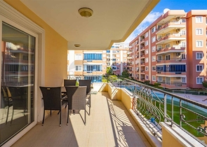 Трехкомнатная квартира в комплексе на первой береговой линии