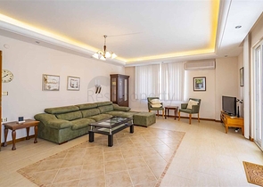 Трехкомнатная квартира в комплексе на первой береговой линии