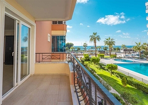 Трехкомнатная квартира в комплексе на первой береговой линии