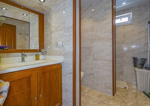 Трехкомнатная квартира в комплексе на первой береговой линии