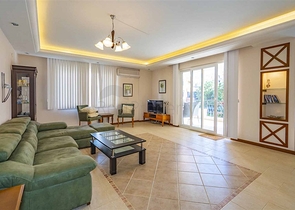 Трехкомнатная квартира в комплексе на первой береговой линии