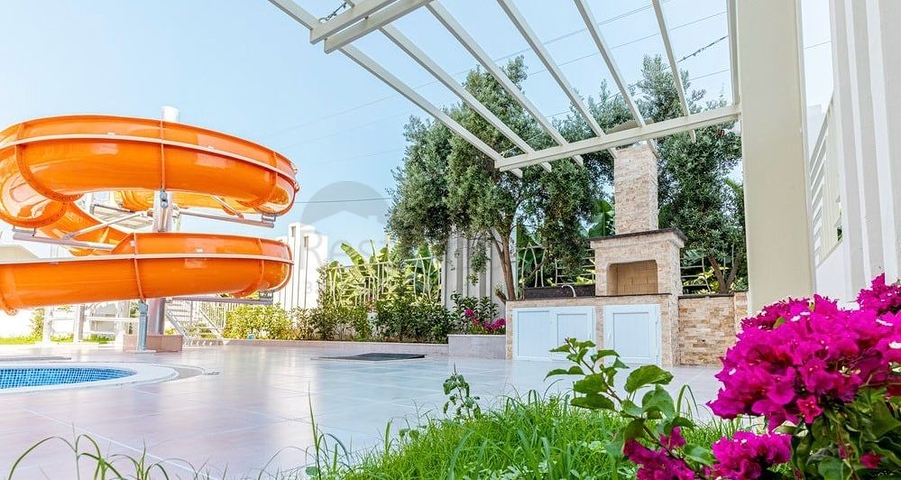 Квартира 1+1 в районе Махмутлар с мебелью и техникой. 