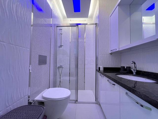 Квартира 1+1 в районе Махмутлар с мебелью и техникой. 