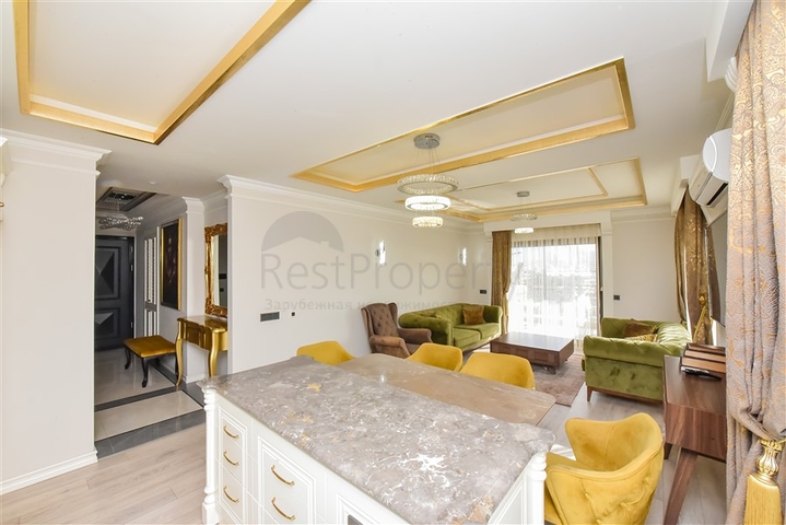 Четырехкомнатная квартира в шикарном комплексе класса люкс с видом на море.