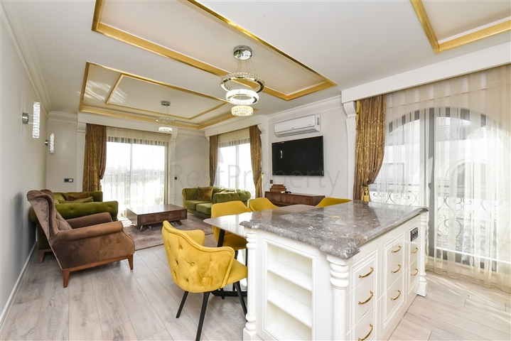 Четырехкомнатная квартира в шикарном комплексе класса люкс с видом на море.