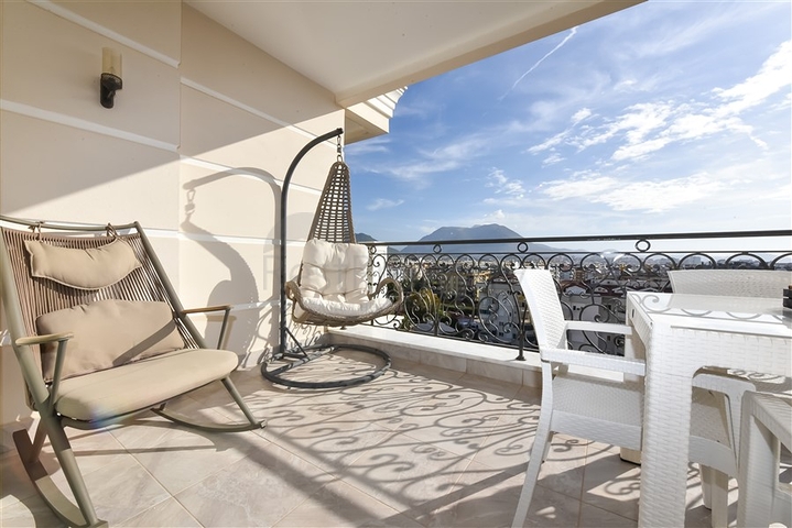 Четырехкомнатная квартира в шикарном комплексе класса люкс с видом на море.