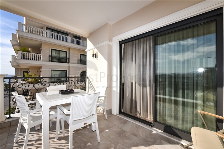 Четырехкомнатная квартира в шикарном комплексе класса люкс с видом на море.