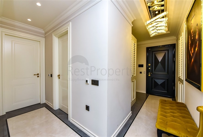 Четырехкомнатная квартира в шикарном комплексе класса люкс с видом на море.