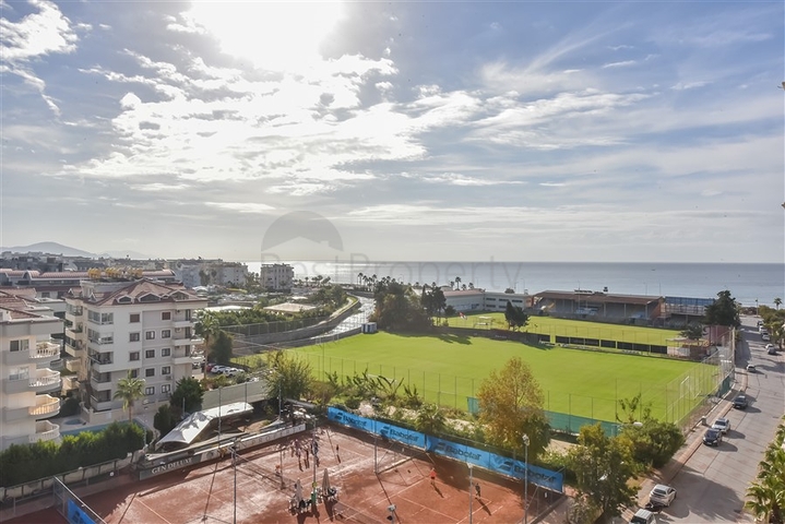 Четырехкомнатная квартира в шикарном комплексе класса люкс с видом на море.