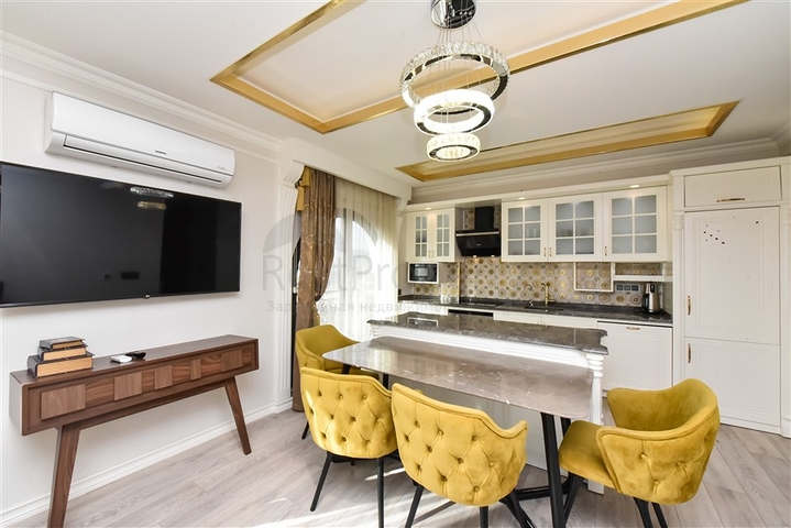 Четырехкомнатная квартира в шикарном комплексе класса люкс с видом на море.