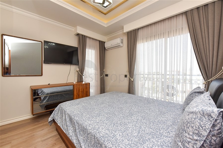 Четырехкомнатная квартира в шикарном комплексе класса люкс с видом на море.