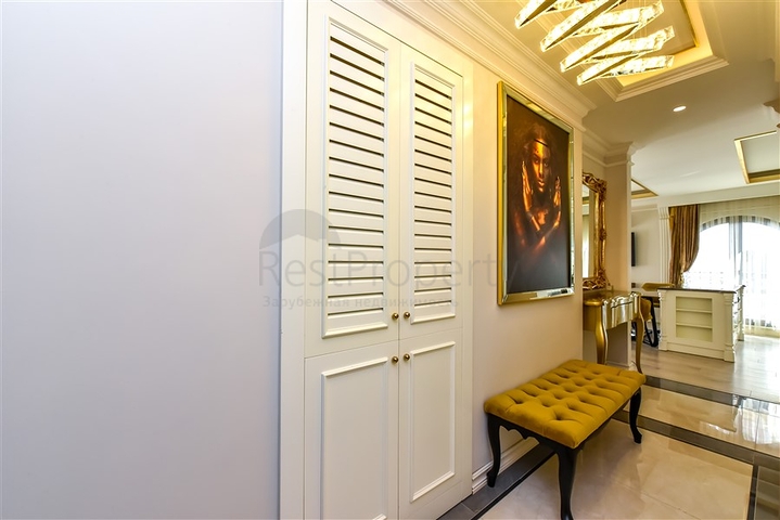 Четырехкомнатная квартира в шикарном комплексе класса люкс с видом на море.