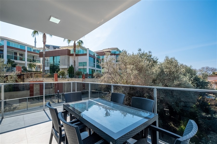 Меблированная трехкомнатная квартира в районе Каргыджак