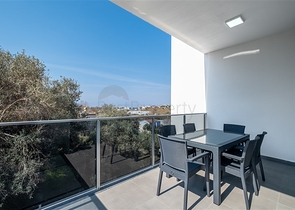 Меблированная трехкомнатная квартира в районе Каргыджак