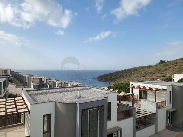 Вилла отельной концепции на первой береговой линии