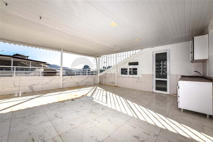 Просторный пентхаус 3+1 в Махмутларе