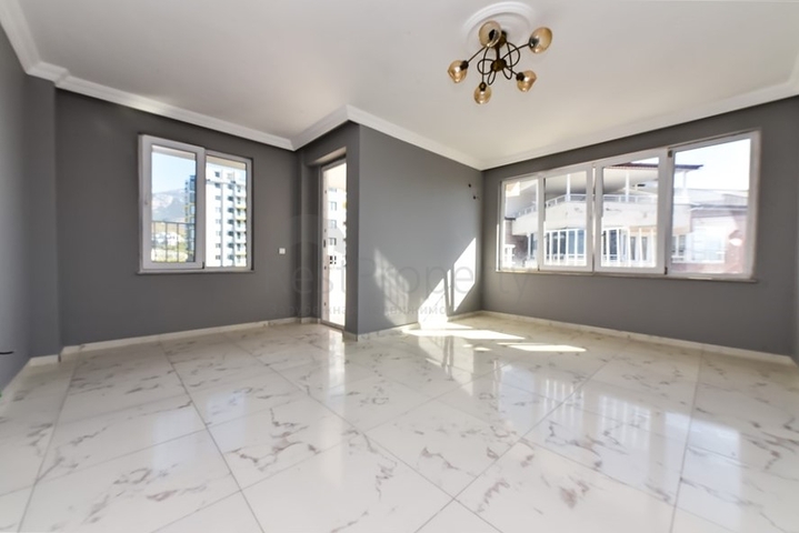 Просторный пентхаус 3+1 в Махмутларе