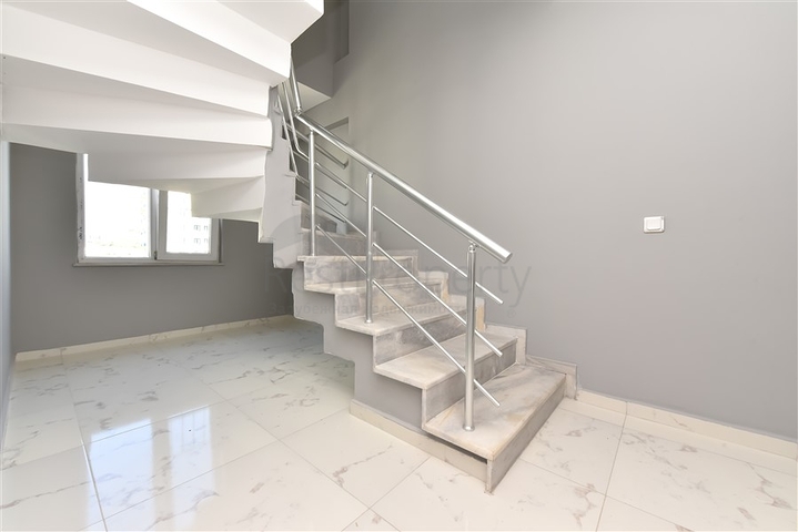 Просторный пентхаус 3+1 в Махмутларе