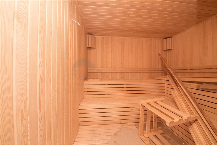 Светлая мебелированная квартира в пешей доступности от моря