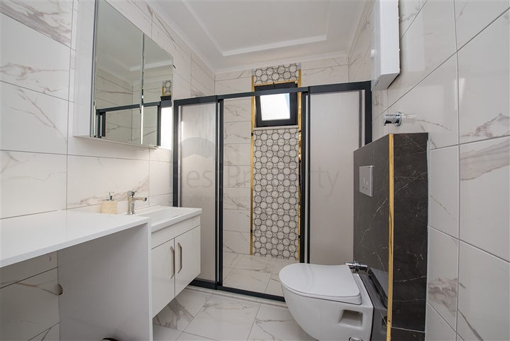 Светлая мебелированная квартира в пешей доступности от моря