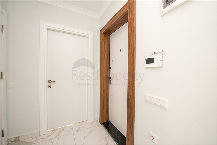 Светлая мебелированная квартира в пешей доступности от моря