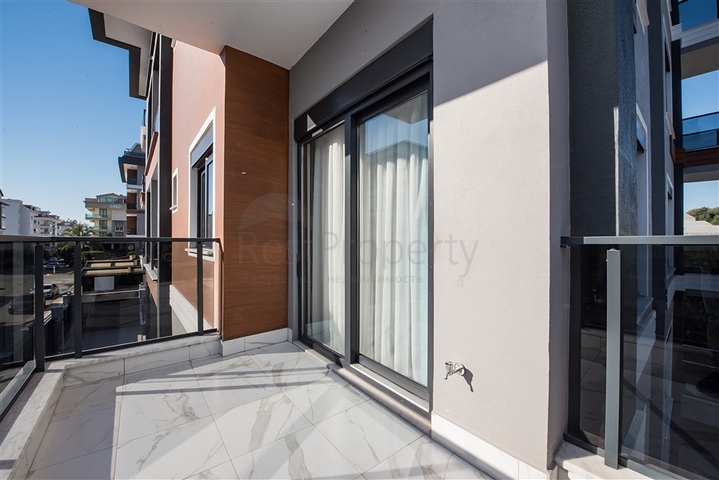 Светлая мебелированная квартира в пешей доступности от моря