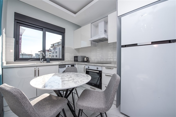 Светлая мебелированная квартира в пешей доступности от моря