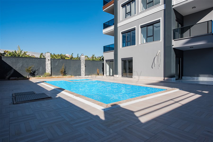 Светлая мебелированная квартира в пешей доступности от моря