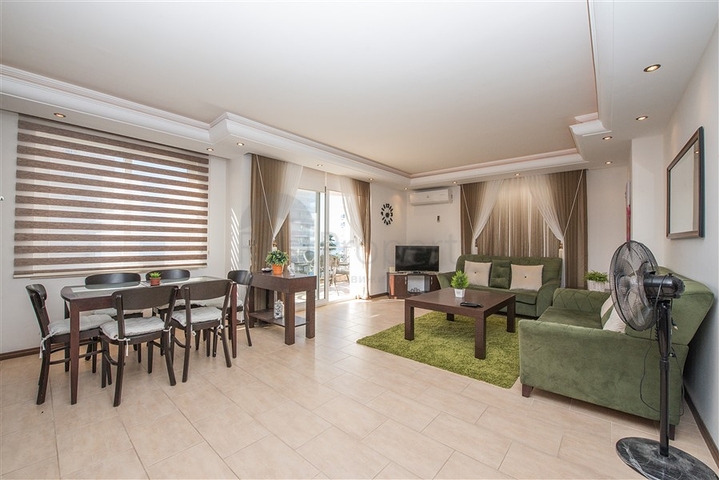 Трехкомнатная квартира на берегу моря